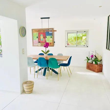 Les Cedres Piscine Nature * ファブレーグ